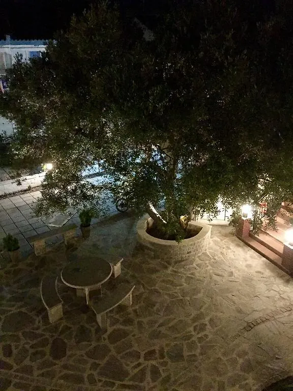 Litsa Apartments Fourka